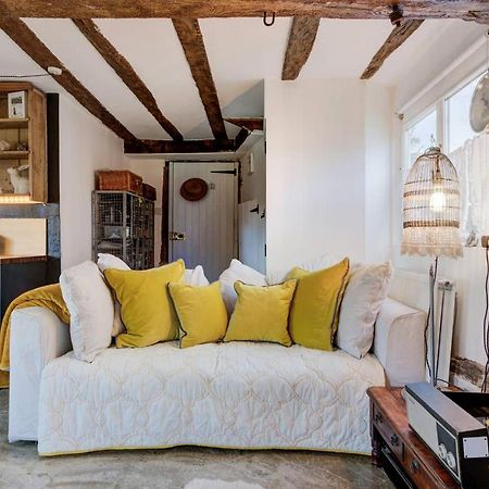 The Dairy, One Bedroom Cottage In A 15Th Century Farmhouse Parham Exterior photo