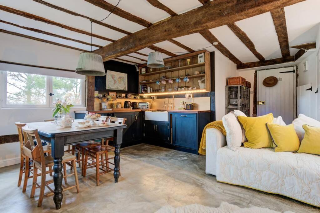The Dairy, One Bedroom Cottage In A 15Th Century Farmhouse Parham Exterior photo