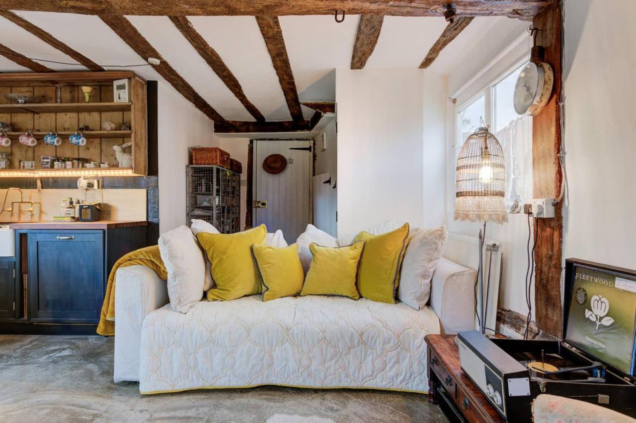 The Dairy, One Bedroom Cottage In A 15Th Century Farmhouse Parham Exterior photo